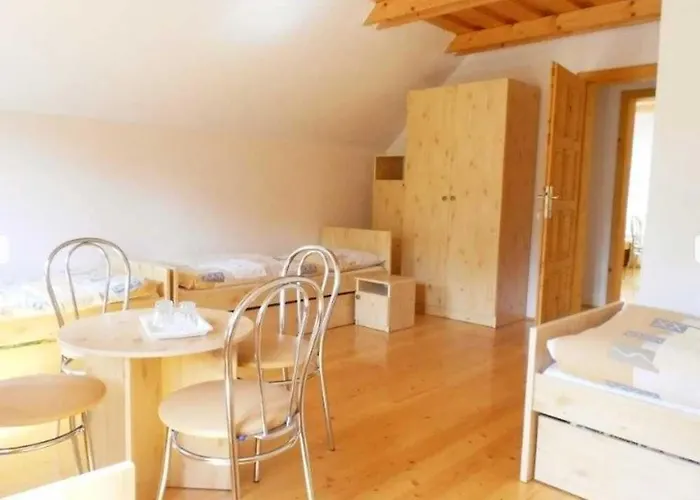 Hron بيت ضيافة Pohorela